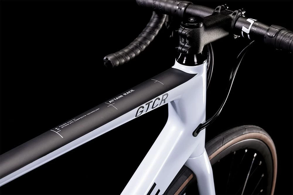 Cube Attain GTC Race Frostwhite´n´carbon Road Bike Aluminium | Bike-Discount 2 Cube Attain GTC Race Frostwhite´n´carbon Road Bike Aluminium | Bike-Discount - Image 2